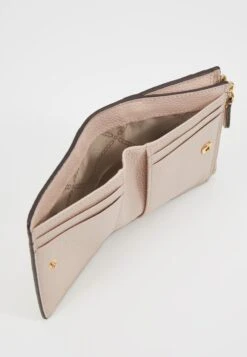 MICHAEL Michael Kors Jet Set Snap Billfold Small - Portemonnee - Soft Pink -Farfetch Winkel 0255e1c9af984c968d6a25c20cc1ba31