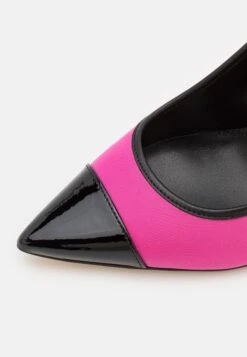 MICHAEL Michael Kors Kourtney Kitten Sling - Klassieke Pumps - Cerise -Farfetch Winkel 02f13c14540c4c85a281f8a03518c194