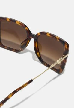Michael Kors Castellina - Zonnebril - Brown -Farfetch Winkel 043ad3709e624de4ae4ff4ea66399c86