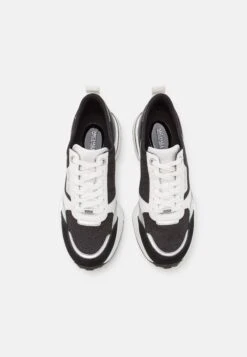 MICHAEL Michael Kors Flynn Trainer - Sneakers Laag - Black -Farfetch Winkel 05b63556b21f43e5a2f4254bbcb5971d