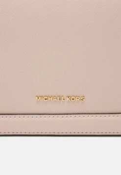 MICHAEL Michael Kors Jet Xbody - Schoudertas - Soft Pink -Farfetch Winkel 05f445da987c4f969c6a97c5658dcfa0