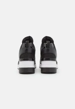 MICHAEL Michael Kors Georgie Trainer - Sneakers Laag - Black -Farfetch Winkel 07e773e4ea7142d4813a65349f95f422