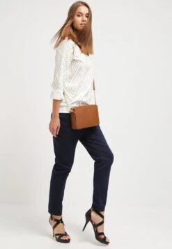 MICHAEL Michael Kors Jet Set Travel Crossbody - Schoudertas - Brown 9 MICHAEL Michael Kors Jet Set Travel Crossbody - Schoudertas - Brown -Farfetch Winkel 0b9b1313c9904a0eb01a78b8dc5dc41b