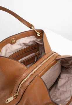 MICHAEL Michael Kors Raven- Handtas - Luggage -Farfetch Winkel 0c7504a3fb184d9a814d34389928e61d