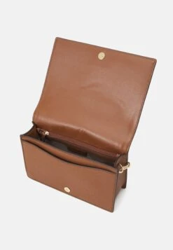 MICHAEL Michael Kors Jet Xbody - Schoudertas - Luggage -Farfetch Winkel 0c77cff718264fe99a0ec3e5e35ecb2a