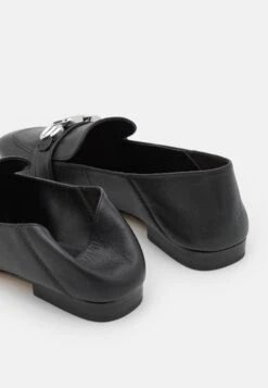 MICHAEL Michael Kors Madelyn Loafer - Instappers - Black -Farfetch Winkel 0c7986a4fe2c469495671ec18c6cdc7f