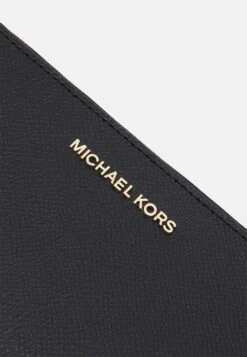 MICHAEL Michael Kors Jet Set Wallet- Portemonnee - Black -Farfetch Winkel 0cd3470d232245a09cad5b638e677918