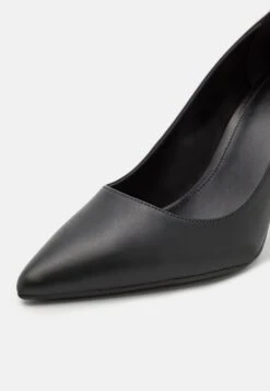 MICHAEL Michael Kors Milly Flex - Klassieke Pumps - Black -Farfetch Winkel 0ead6e833866478ab5ac6d75e07eff4f