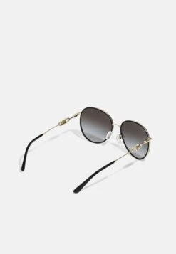 Michael Kors Empire Aviator - Zonnebril - Light Gold/Black 8 Michael Kors Empire Aviator - Zonnebril - Light Gold/Black -Farfetch Winkel 0ee7ebe4203e4d44b3b08c18c8754440