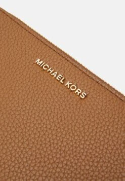 MICHAEL Michael Kors Jet Camera - Schoudertas - Luggage -Farfetch Winkel 0f2d0d8cb3974671a68bda5e3007d889