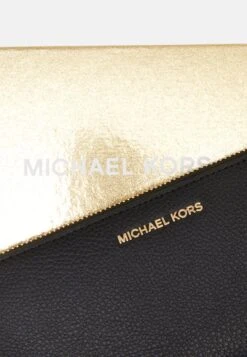 MICHAEL Michael Kors Jet Set Wallet - Portemonnee - Black -Farfetch Winkel 15270d948ee241eaaf4da490155735fc