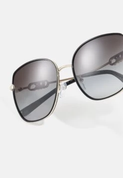 Michael Kors Empire Square- Zonnebril - Light Gold/Black -Farfetch Winkel 16cfce541cb644149de472622fc35801