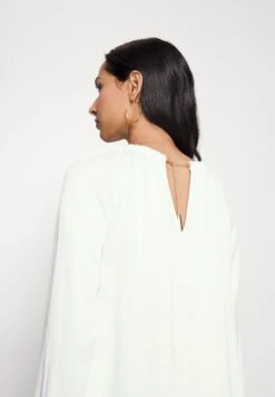 MICHAEL Michael Kors Chain Cut Out Top - Blouse - White -Farfetch Winkel 17ba97e1a8474636a724bd33cd8f691b
