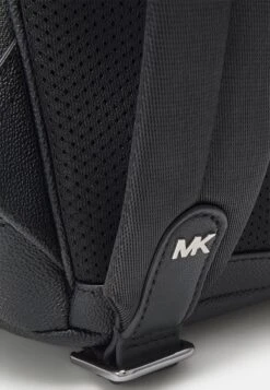 Michael Kors Commuter Unisex - Rugzak - Black -Farfetch Winkel 17e2418f4ecb443bac2b2870842d568f