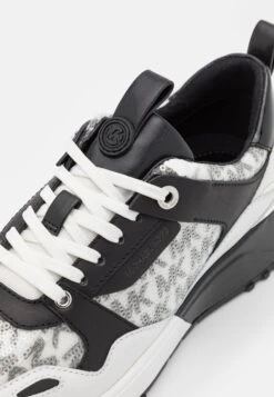 MICHAEL Michael Kors Theo Trainer - Sneakers Laag - Optic White/Black 15 MICHAEL Michael Kors Theo Trainer - Sneakers Laag - Optic White/Black -Farfetch Winkel 19c68205199044f9af010f3b5c94d28c