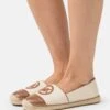 MICHAEL Michael Kors Kendrick Toe Cap - Espadrilles - Tan 2 MICHAEL Michael Kors Kendrick Toe Cap - Espadrilles - Tan -Farfetch Winkel 1d37115899aa4beebbcc96675af9bbdf