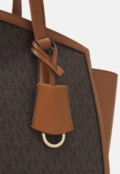 MICHAEL Michael Kors Chantal Tote - Shopper - Brown/Acorn -Farfetch Winkel 1dcbde6ab0104864b3655fb9de264cfb