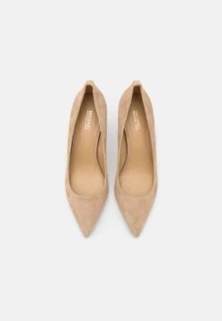 MICHAEL Michael Kors Alina Flex - Klassieke Pumps - Nude -Farfetch Winkel 1ec469f3e8d44a8b97febc9b09818850
