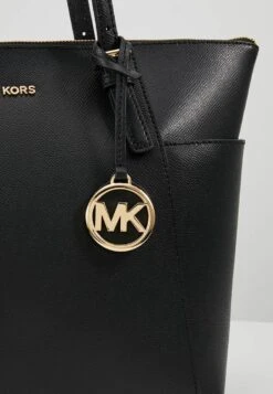 MICHAEL Michael Kors Jet Set - Handtas - Black -Farfetch Winkel 1fbd977587fa4cc1917442271585e055