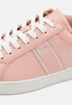MICHAEL Michael Kors Juno Lace Up - Sneakers Laag - Pink -Farfetch Winkel 20fd1c4d8f554f4394eb621da41153c8