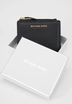 MICHAEL Michael Kors Jet Set Snap Billfold Small - Portemonnee - Black -Farfetch Winkel 218475744a744296b4febcdb1b46eb42