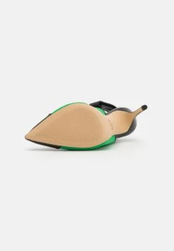 MICHAEL Michael Kors Kourtney Kitten Sling - Klassieke Pumps - Palm -Farfetch Winkel 220ad0258c194c63ac1d32f33b83152a