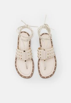 MICHAEL Michael Kors Jagger Flat - Teensandalen - Light Cream -Farfetch Winkel 2607847f31ca4775b1c34e47f779b817