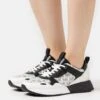 MICHAEL Michael Kors Theo Trainer - Sneakers Laag - Optic White/Black 2 MICHAEL Michael Kors Theo Trainer - Sneakers Laag - Optic White/Black -Farfetch Winkel 28a4d59a0a8e4797b8398770580e4e22