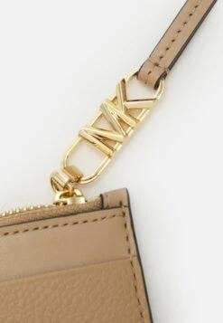 MICHAEL Michael Kors Empire Zip Card Case - Portemonnee - Camel 11 MICHAEL Michael Kors Empire Zip Card Case - Portemonnee - Camel -Farfetch Winkel 28bdf4820e0d4ee18671d15c38a90ab7