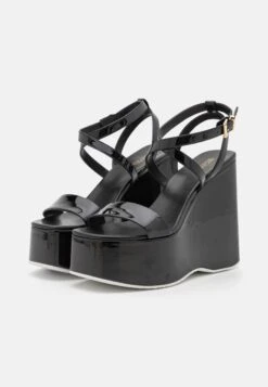 MICHAEL Michael Kors Paola Wedge - Sandalen Met Plateauzool - Black -Farfetch Winkel 299ed7b73dbe46e8b42f71ff5b239371