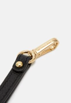 MICHAEL Michael Kors Jet Set Wallet - Portemonnee - Black -Farfetch Winkel 2b51e647fa524f97abab7b94dd854b90