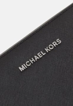 MICHAEL Michael Kors Jet Set Crossbody - Schoudertas - Black/Optic White -Farfetch Winkel 2ccd29225ed84bcbb26d745c36f54437