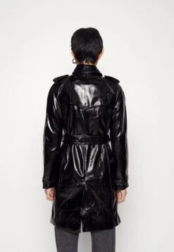 MICHAEL Michael Kors Faux Ptnt Trench - Trenchcoat - Black -Farfetch Winkel 2d2102dca8304429afba0506090057bc