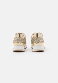 MICHAEL Michael Kors Monique - Sneakers Laag - Pale Gold -Farfetch Winkel 2d8d4b65ea3b4d84b5315fa50f8613e9