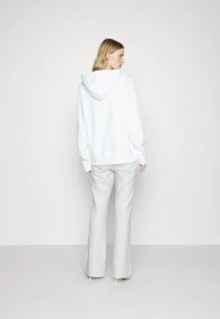 MICHAEL Michael Kors Flare Chain Belt Jean - Bootcut Jeans - Optic White -Farfetch Winkel 2e43eb07619543b7ac7a7e953d833e0a