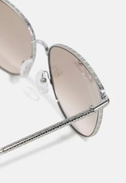 Michael Kors Salt Lake City - Zonnebril - Silver-Coloured 9 Michael Kors Salt Lake City - Zonnebril - Silver-Coloured -Farfetch Winkel 2ea99a5bd9f44b6a92a79692f797a556