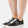 MICHAEL Michael Kors Sneakers Laag - Black 1 MICHAEL Michael Kors Sneakers Laag - Black -Farfetch Winkel 30f1d726df8a4e83b765a19e74ee7239