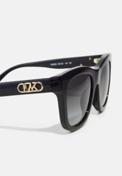Michael Kors Empire Square - Zonnebril - Black -Farfetch Winkel 326e79a8b3414e7eb820bc3bfd2d29ff