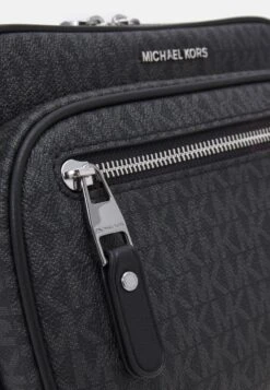 Michael Kors Commuter Belt Bag - Heuptas - Black -Farfetch Winkel 34d5eff6d1cc417b8316831fd7f351cb