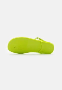 MICHAEL Michael Kors Mallory Jelly - Teensandalen - Bright Limeade -Farfetch Winkel 35c557e8a5e34d96bfafaff1abe40428
