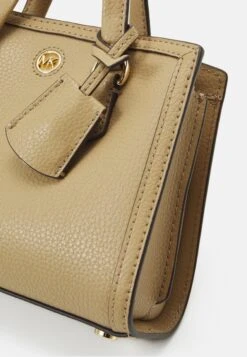 MICHAEL Michael Kors Chantal Xbody - Handtas - Camel 9 MICHAEL Michael Kors Chantal Xbody - Handtas - Camel -Farfetch Winkel 3785c694019849beb993d4a66de9d26d