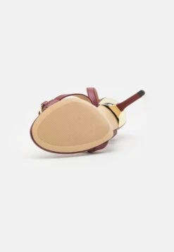 MICHAEL Michael Kors Asha- Sandalen - Mulberry 14 MICHAEL Michael Kors Asha- Sandalen - Mulberry -Farfetch Winkel 37b72761f5be417599f4c32b033b1163