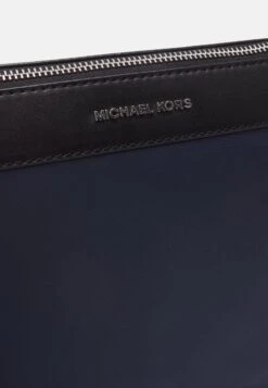 Michael Kors Xbody Unisex - Schoudertas - Navy 11 Michael Kors Xbody Unisex - Schoudertas - Navy -Farfetch Winkel 3acb88b2891b47ffb440c907b3d5e500