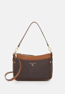 MICHAEL Michael Kors Jet Charm Pochette Xbody - Handtas - Brown/Acorn -Farfetch Winkel 3d01125752a3429696908f177f333f96