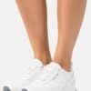 MICHAEL Michael Kors Allie Stride Trainer - Sneakers Laag - Optic White 1 MICHAEL Michael Kors Allie Stride Trainer - Sneakers Laag - Optic White -Farfetch Winkel 3fb55aea253f42af9caa797a6592eeb2
