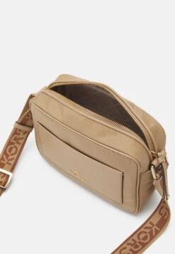 MICHAEL Michael Kors Jet Set Charm Xbody - Schoudertas - Camel/Multi -Farfetch Winkel 40610e794e514533916f1a112a894a46