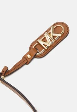 MICHAEL Michael Kors Astor- Handtas - Luggage -Farfetch Winkel 40a0908654d94566bea5045a9476c766