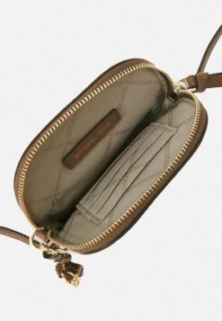 MICHAEL Michael Kors Jet Set Charm Xbody - Schoudertas - Luggage -Farfetch Winkel 417f40d128e54b9fb3ebd40df59c029f