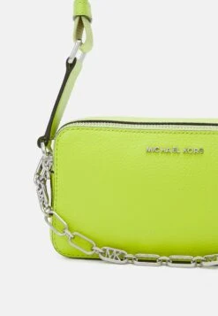 MICHAEL Michael Kors Jet Set Camra Xbody - Schoudertas - Limeade -Farfetch Winkel 420a5577404d458e8d1f2739af8e869f