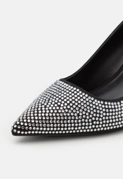 MICHAEL Michael Kors Alina Flex - Klassieke Pumps - Black -Farfetch Winkel 427ef13b84134aadae537f429d7f94c2